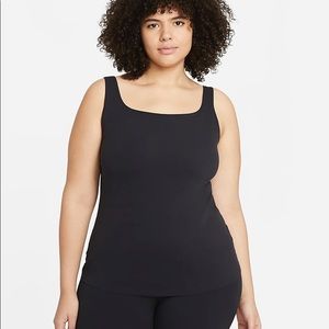 Nike Yoga Luxe Women's Shelf-Bra Tank (Plus Size)